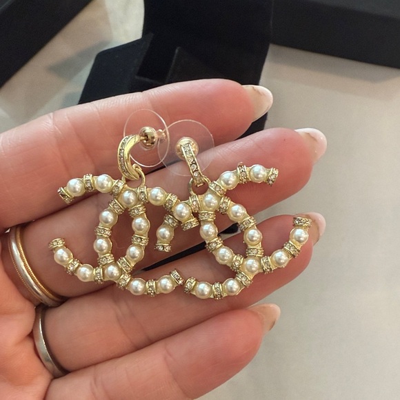 CHANEL Gold-Tone CC Drop Earrings with Pearls - Picture 2 of 7